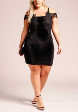 Load image into Gallery viewer, Plus Size Lace Velvet Bodycon Dress