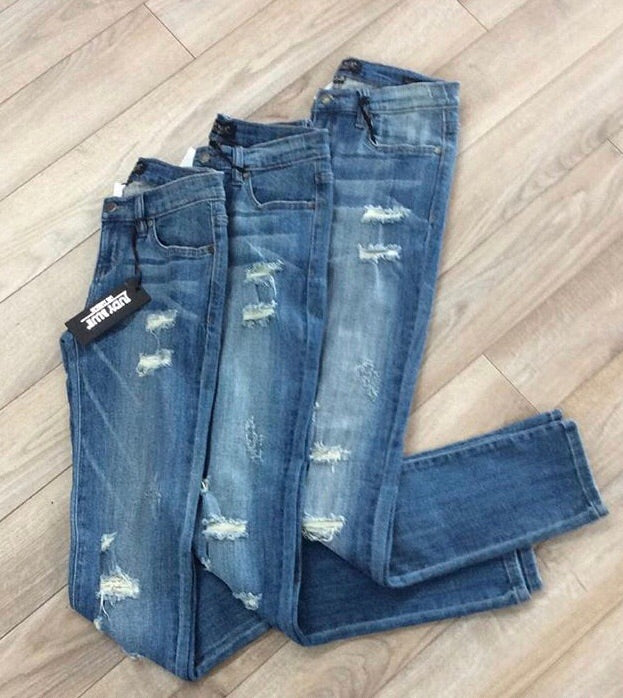 Plus Size Knee Ripped Jeans